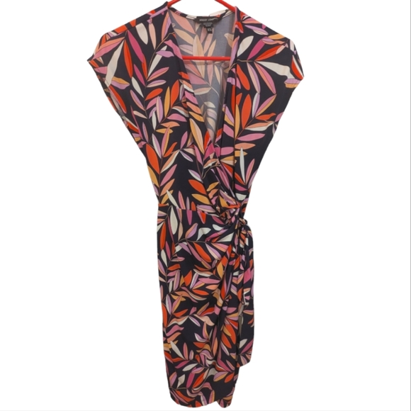 Maggy London "Leana" Wrap Midi Dress Navy Pastel Leaf Floral Print Sz 8 - Picture 4 of 10